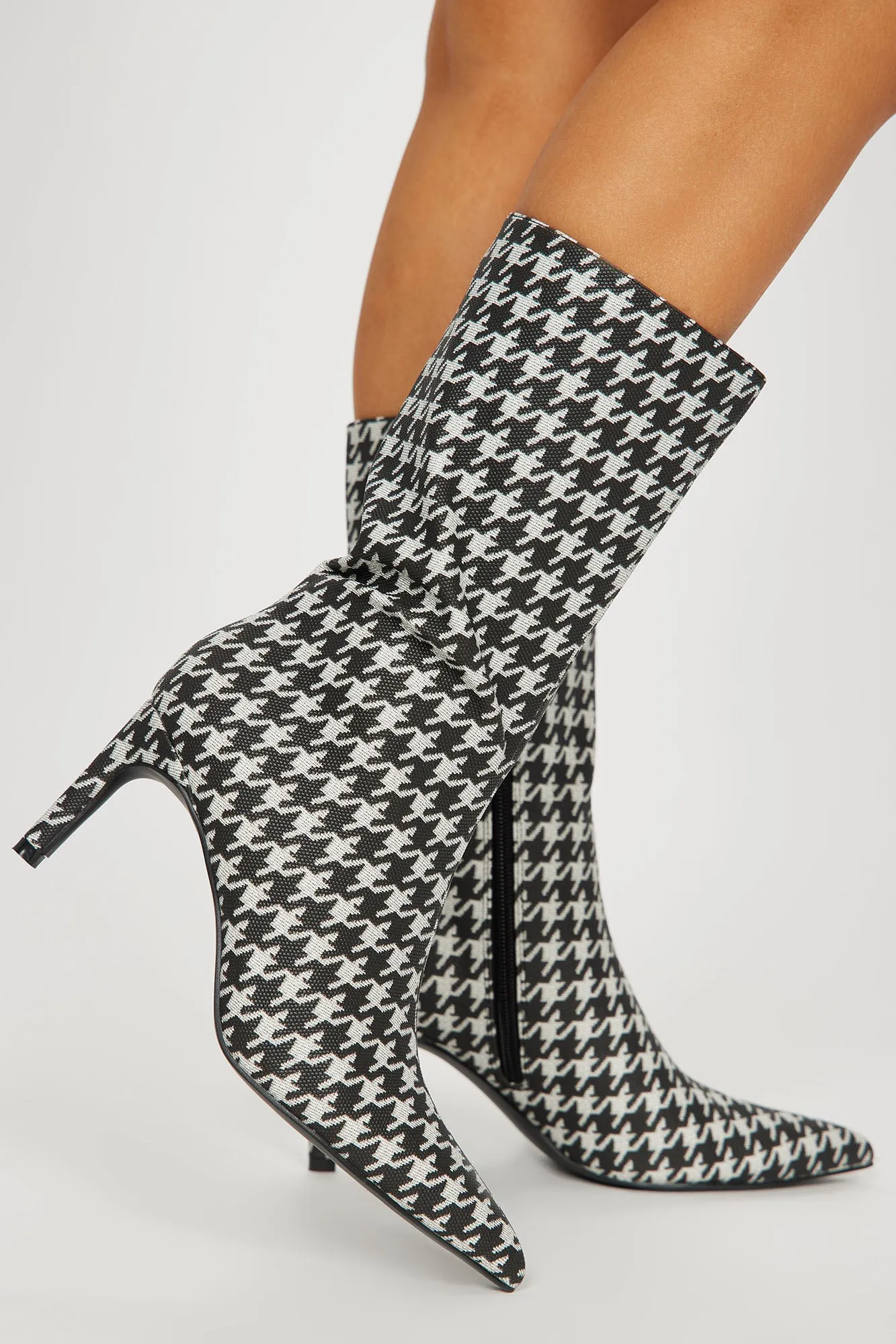 Autumn Feels Booties - Black/White