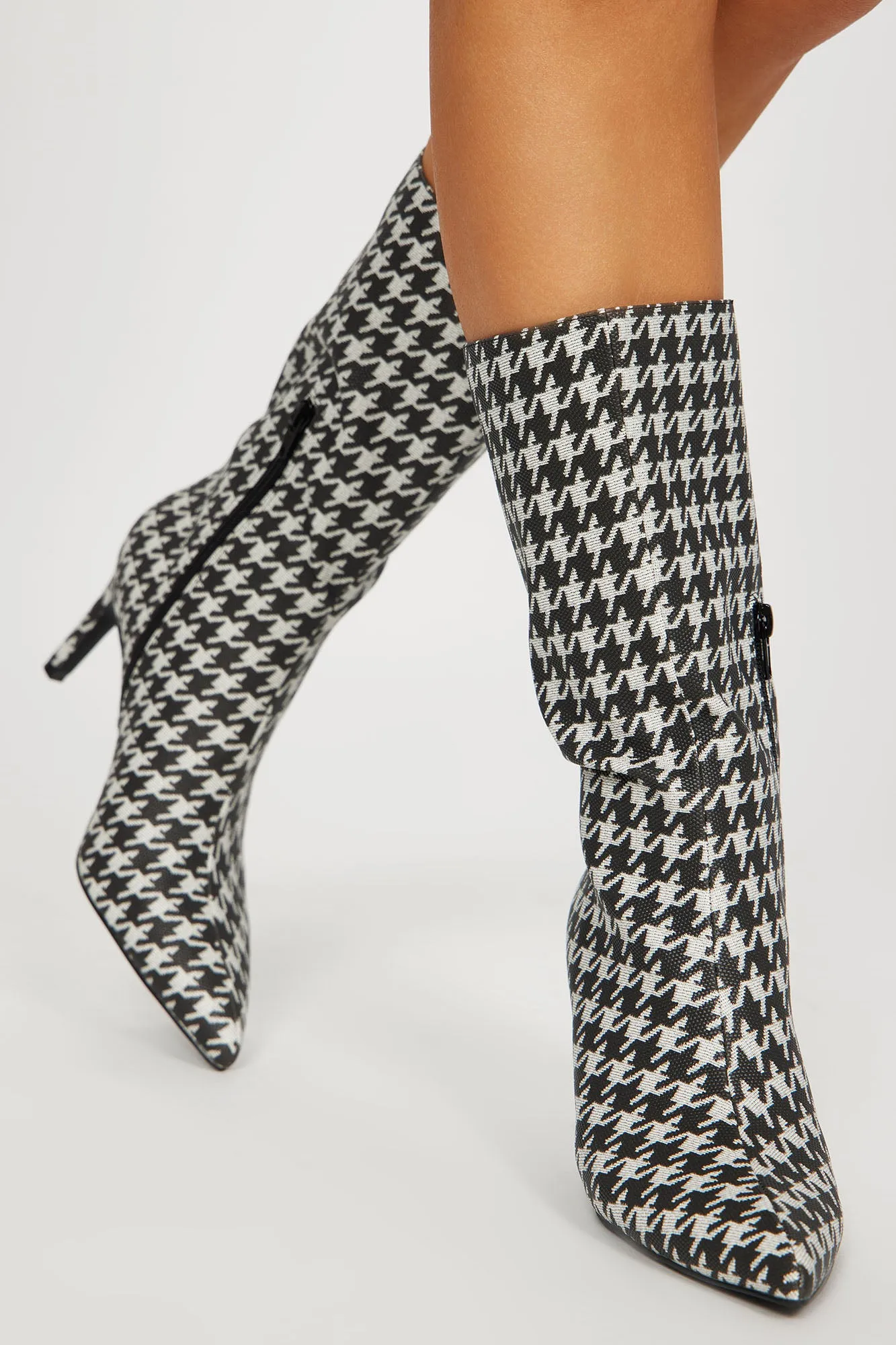 Autumn Feels Booties - Black/White